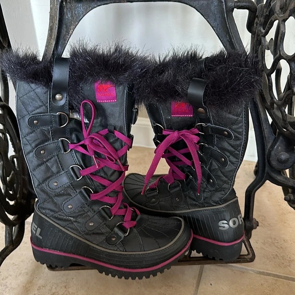 Sorel Black Purple Tivoli Twist Winter Boots for Women Size 7 Like New